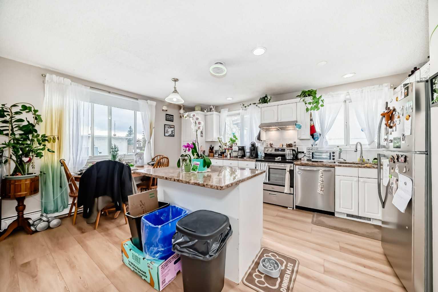 1-6, 8 Huntley Close NE