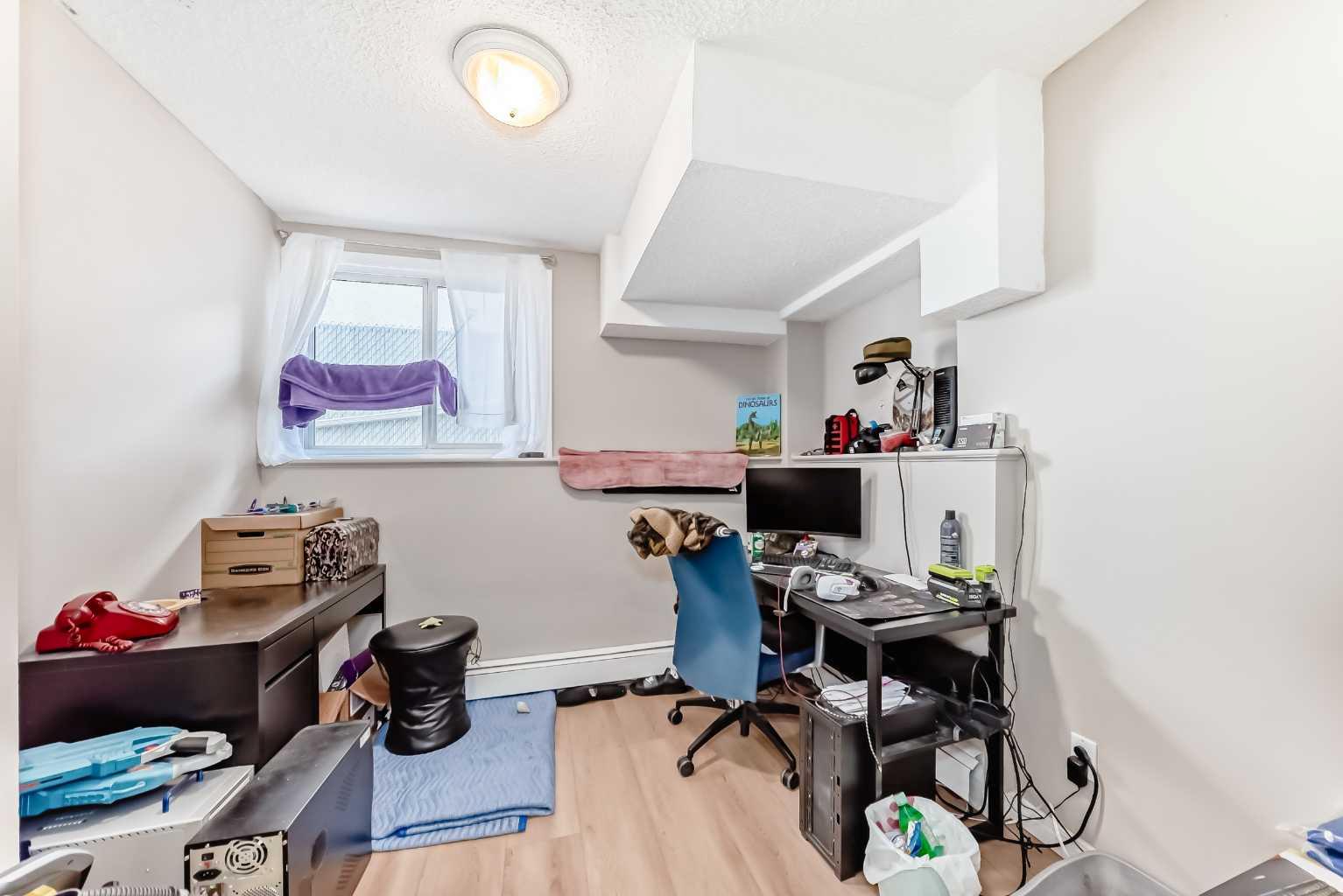 1-6, 8 Huntley Close NE