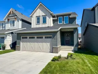 309 Baneberry Way SW