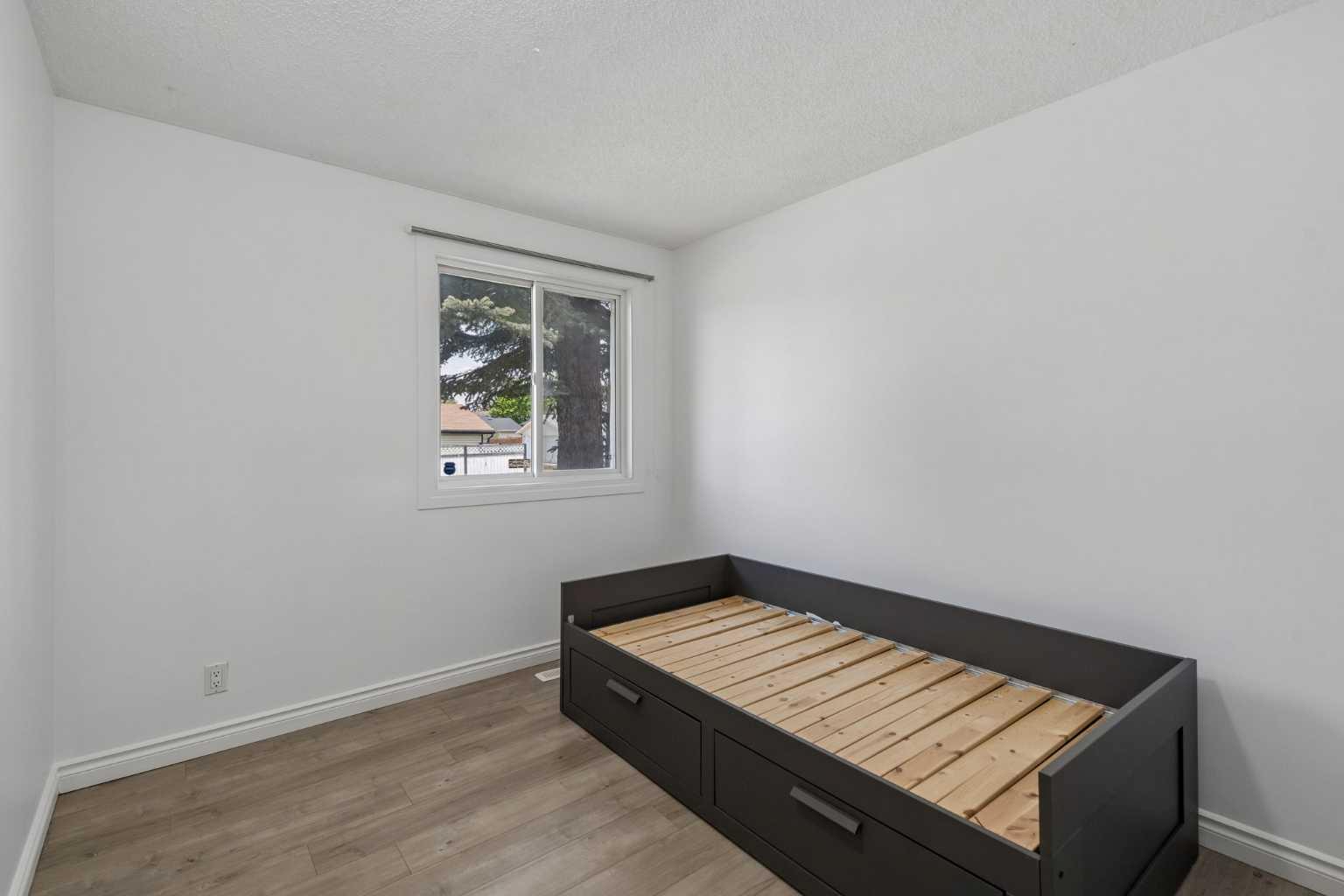 83 Appletree Close SE