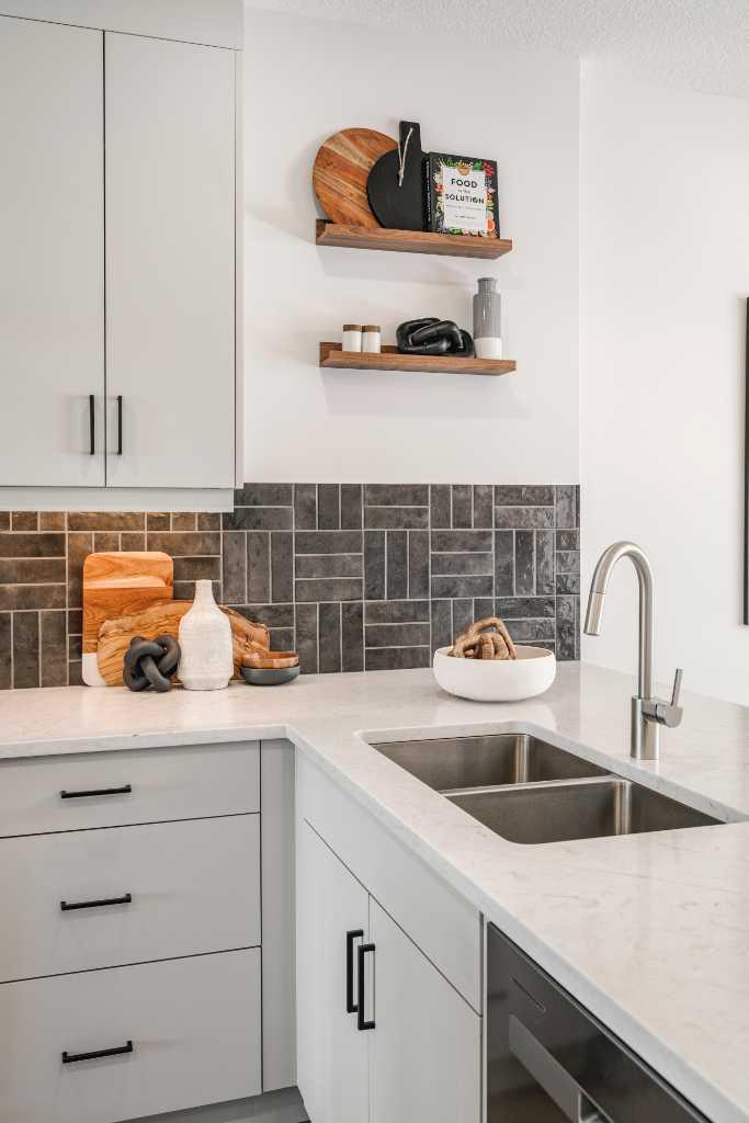 708 Sovereign Common SW