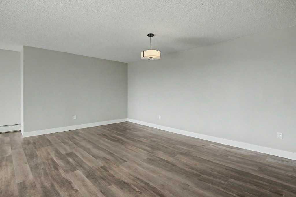 602, 320 Meredith Road NE