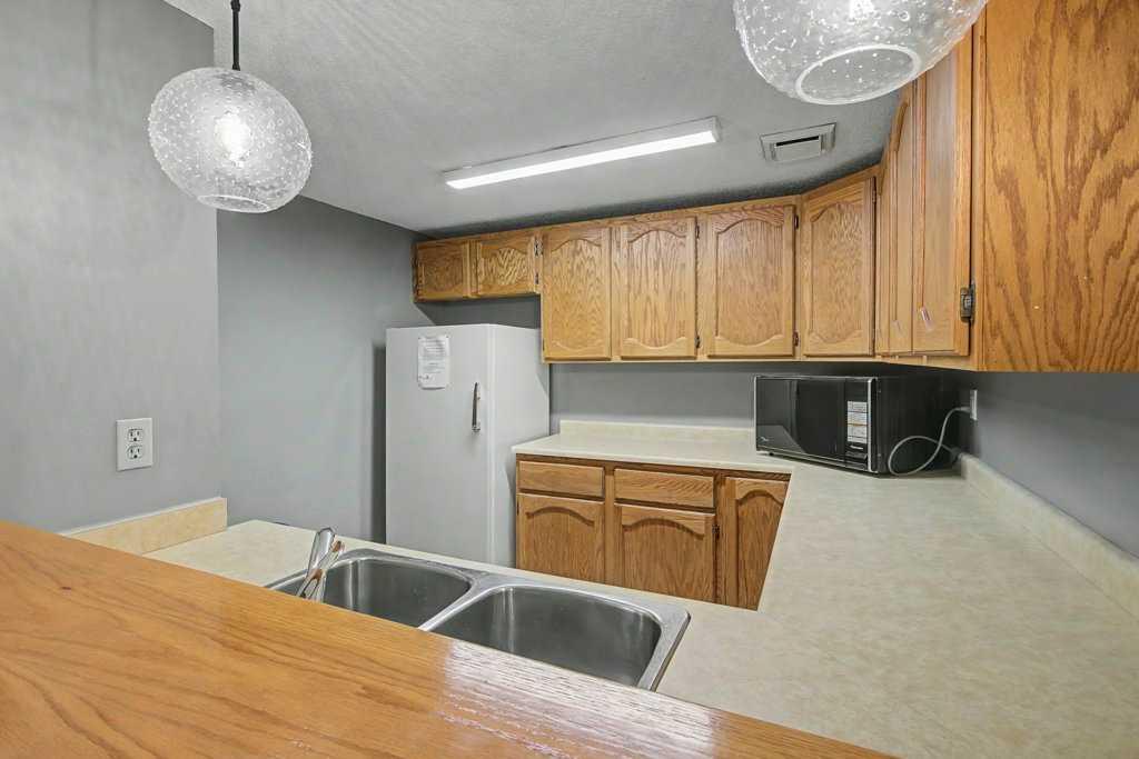 602, 320 Meredith Road NE