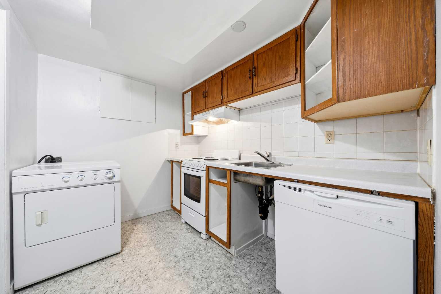 14 Radcliffe Crescent SE