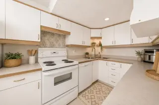 702, 9930 Bonaventure Drive SE