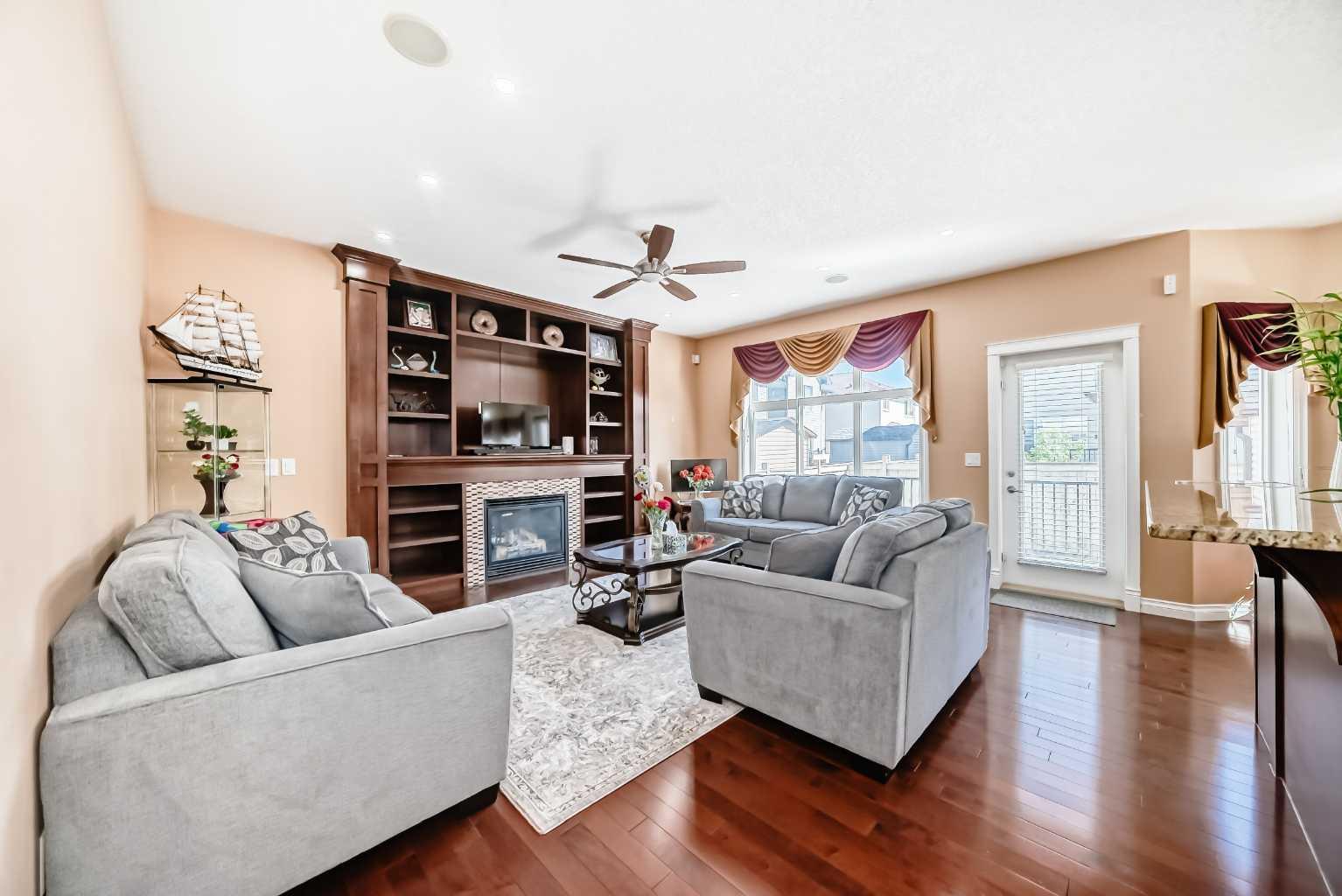 117 Saddlelake Grove NE