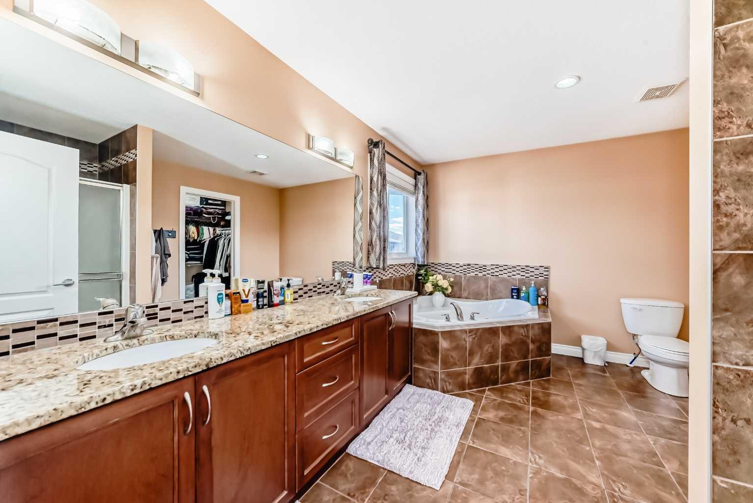 117 Saddlelake Grove NE