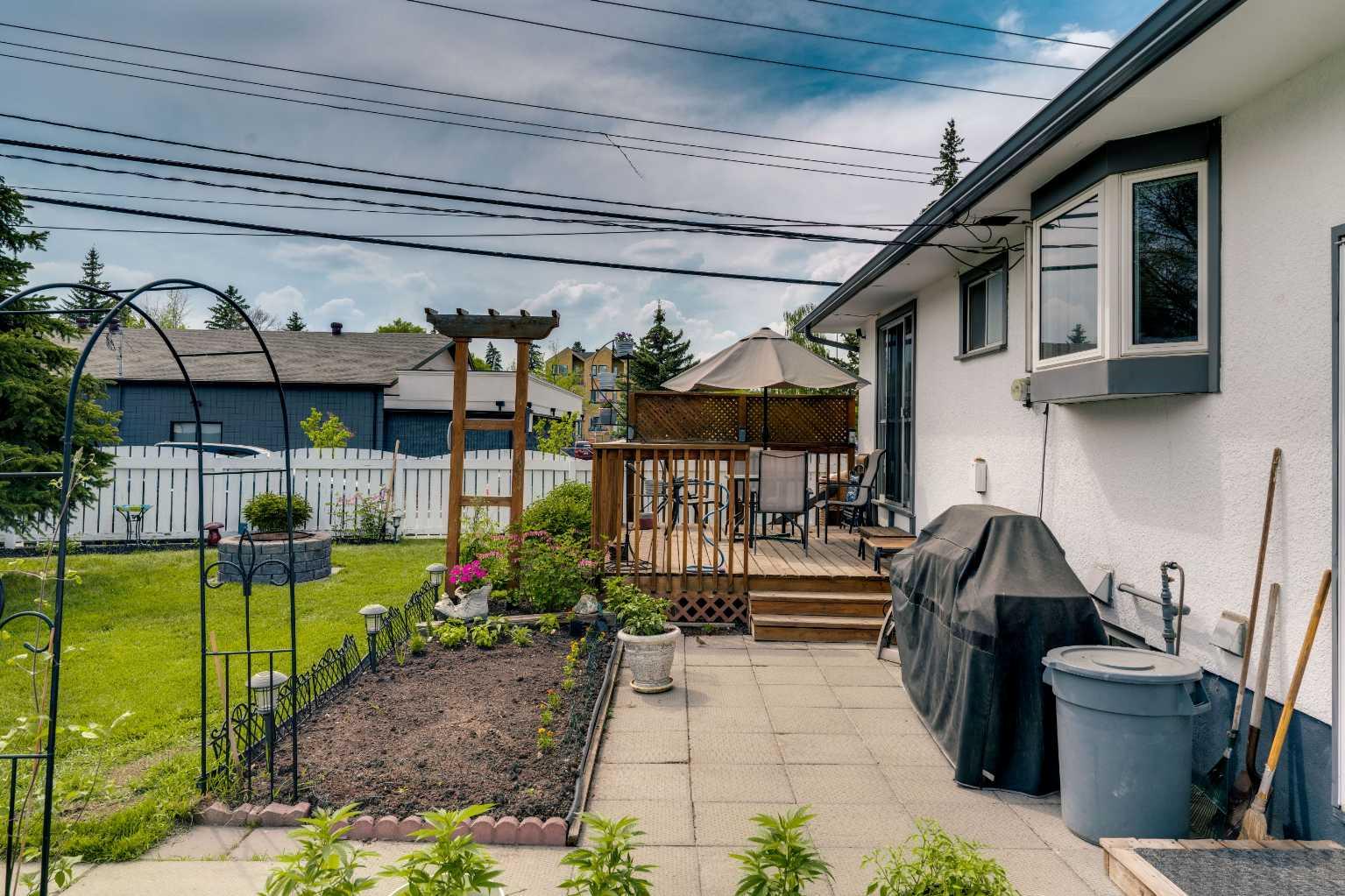 249 Acadia Drive SE