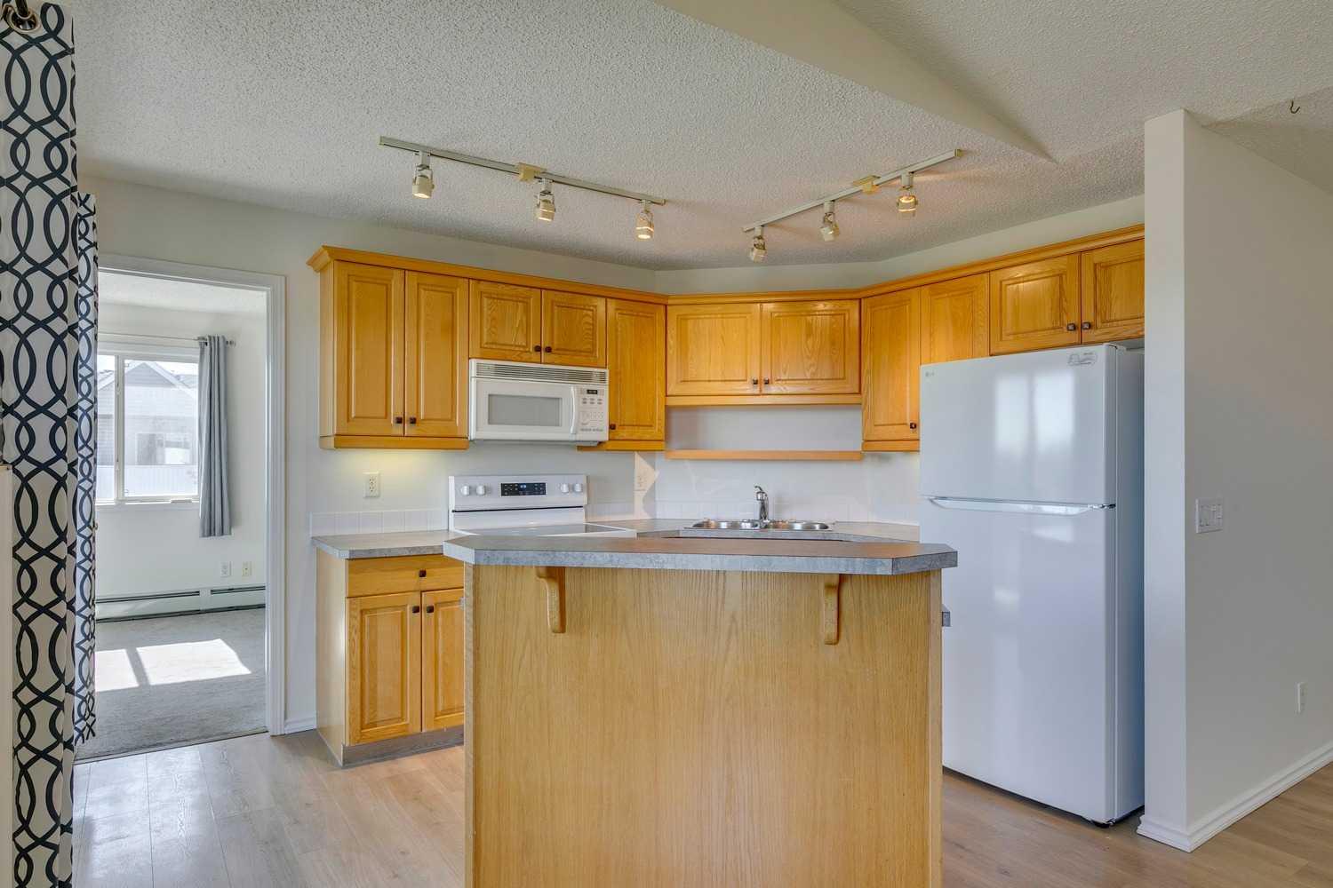 301, 7301 Valleyview Park SE