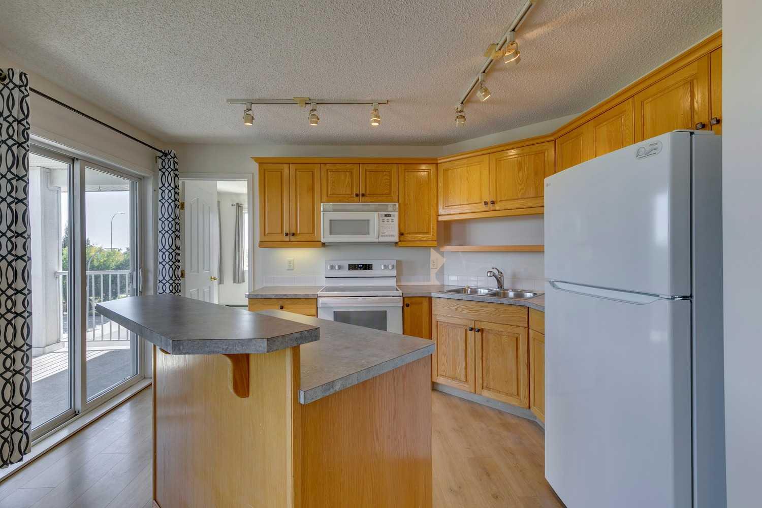 301, 7301 Valleyview Park SE