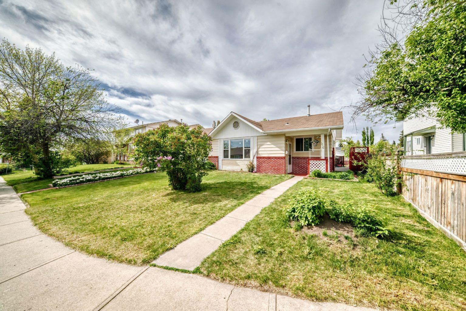 116 Pineson Place NE
