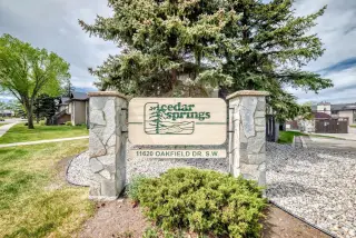 51 Cedar Springs Gardens SW