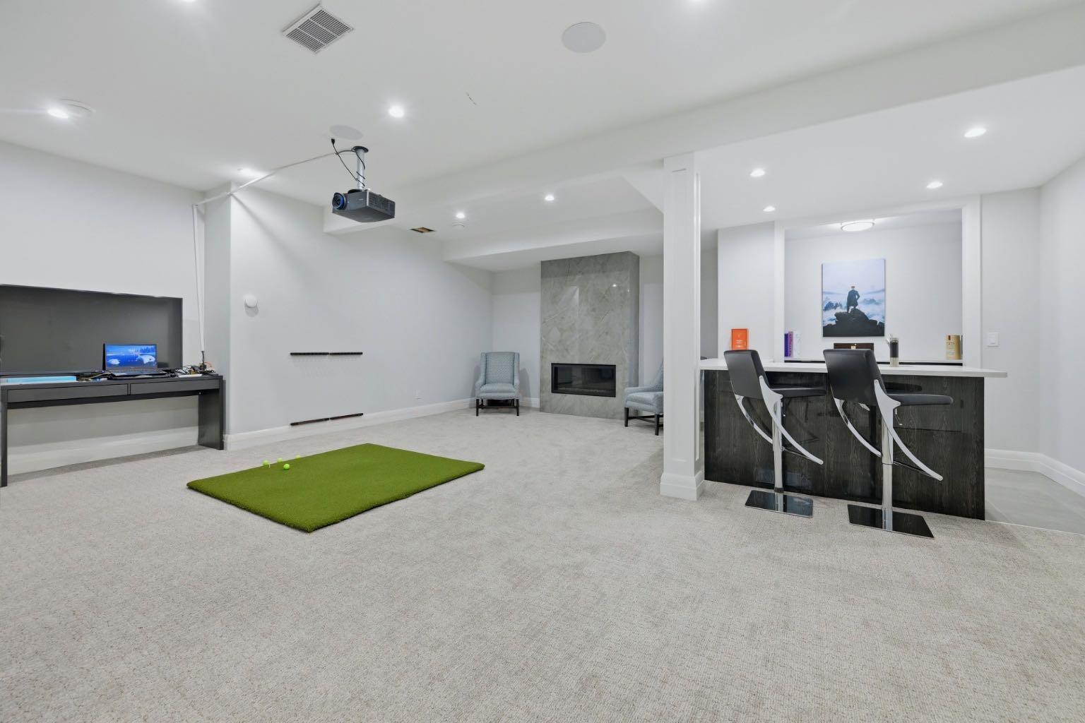 102 Malibou Road 
