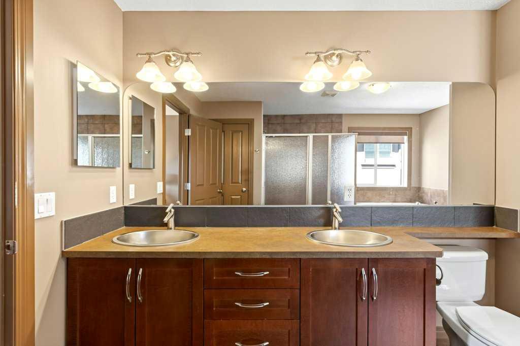 23 Aspen Stone Crescent SW