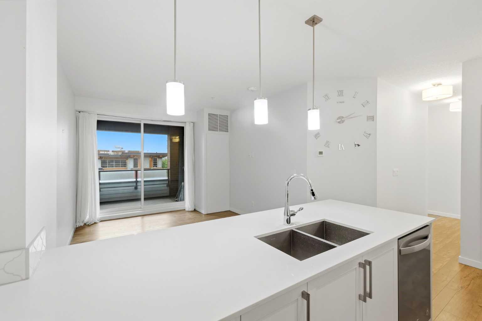 212, 122 Mahogany Centre SE
