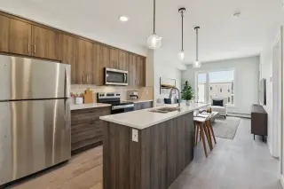 412, 700 Shawnee Square SW