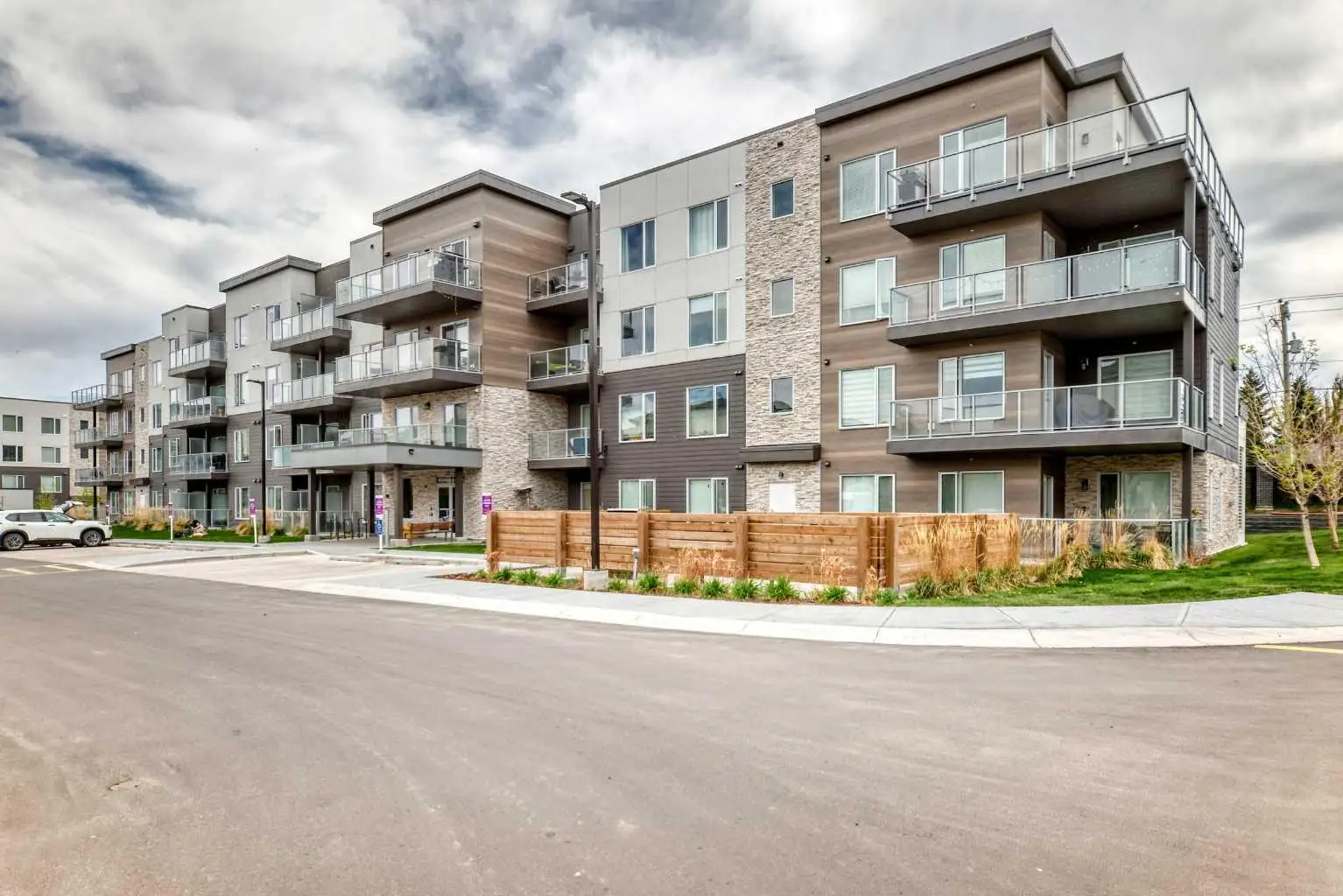 403, 200 Shawnee Square SW