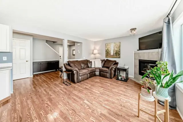 15 Citadel Meadow Crescent NW