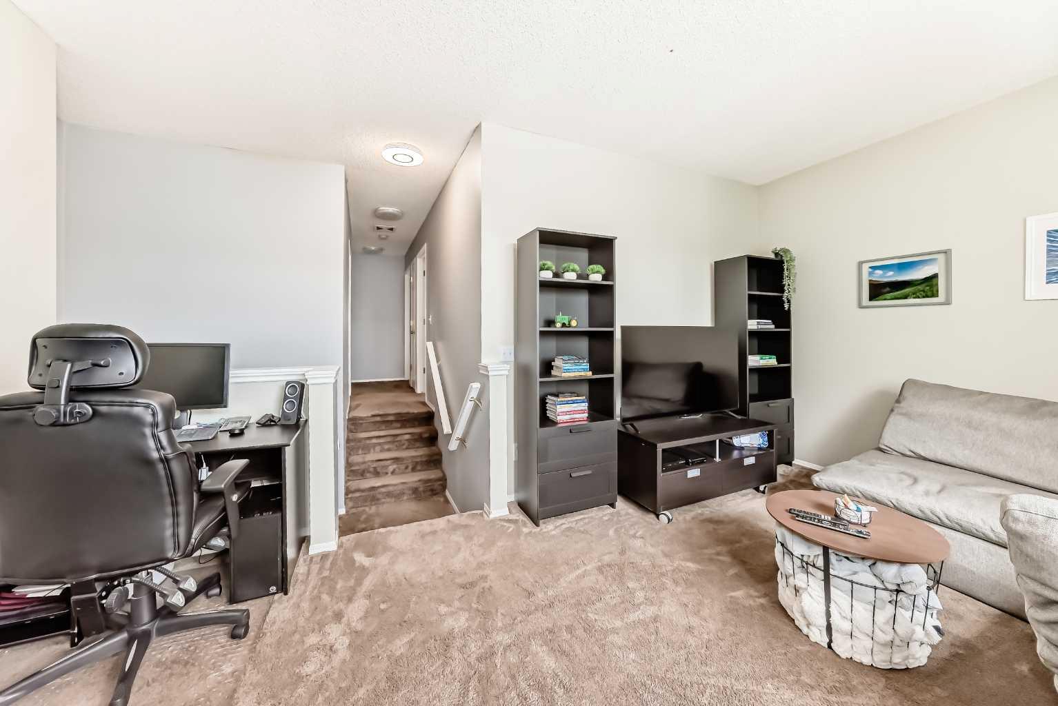 15 Citadel Meadow Crescent NW