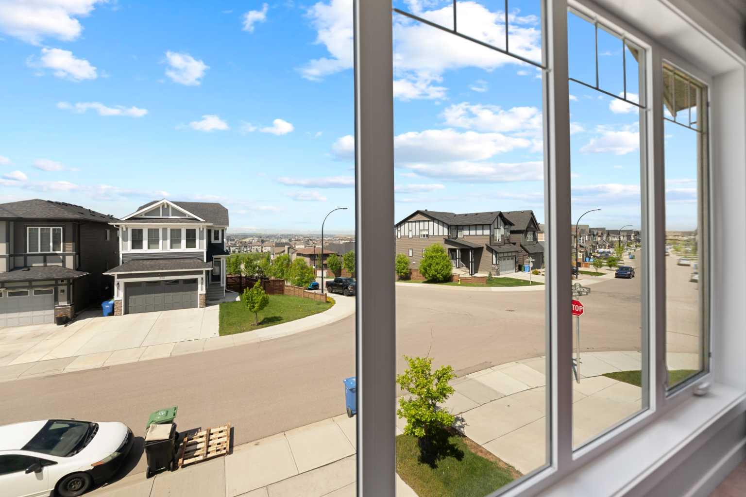 249 Lucas Crescent NW