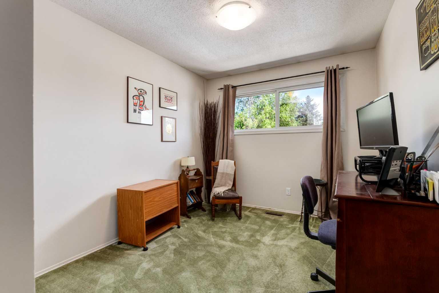 216 Cannington Place SW