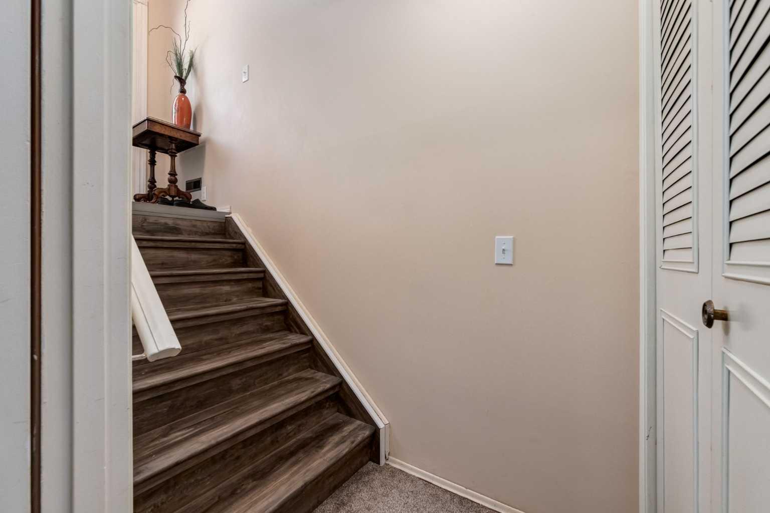 216 Cannington Place SW