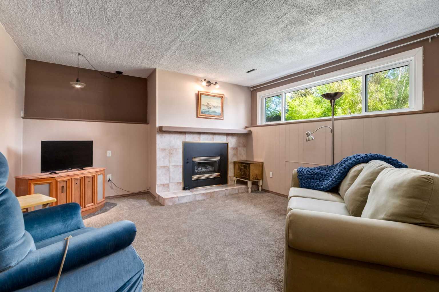 216 Cannington Place SW
