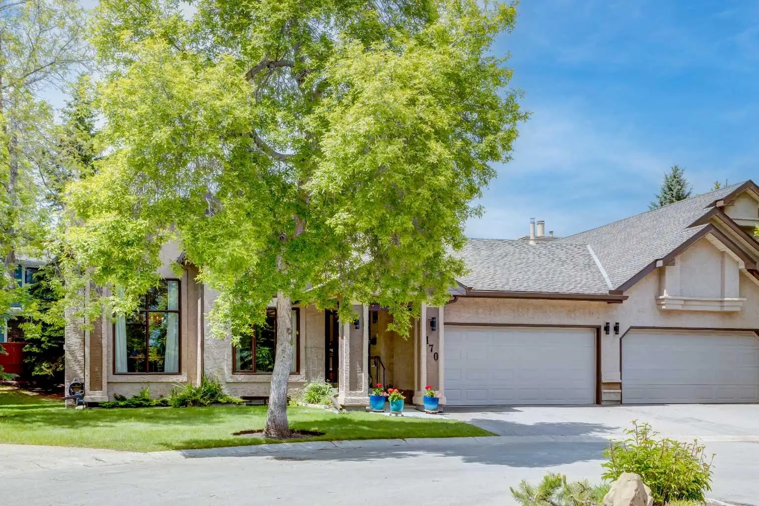 170 Oakbriar Close SW