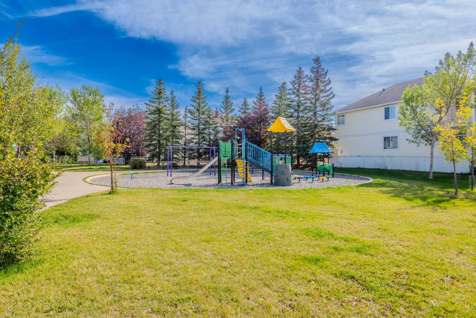 93 Coral Reef Crescent NE