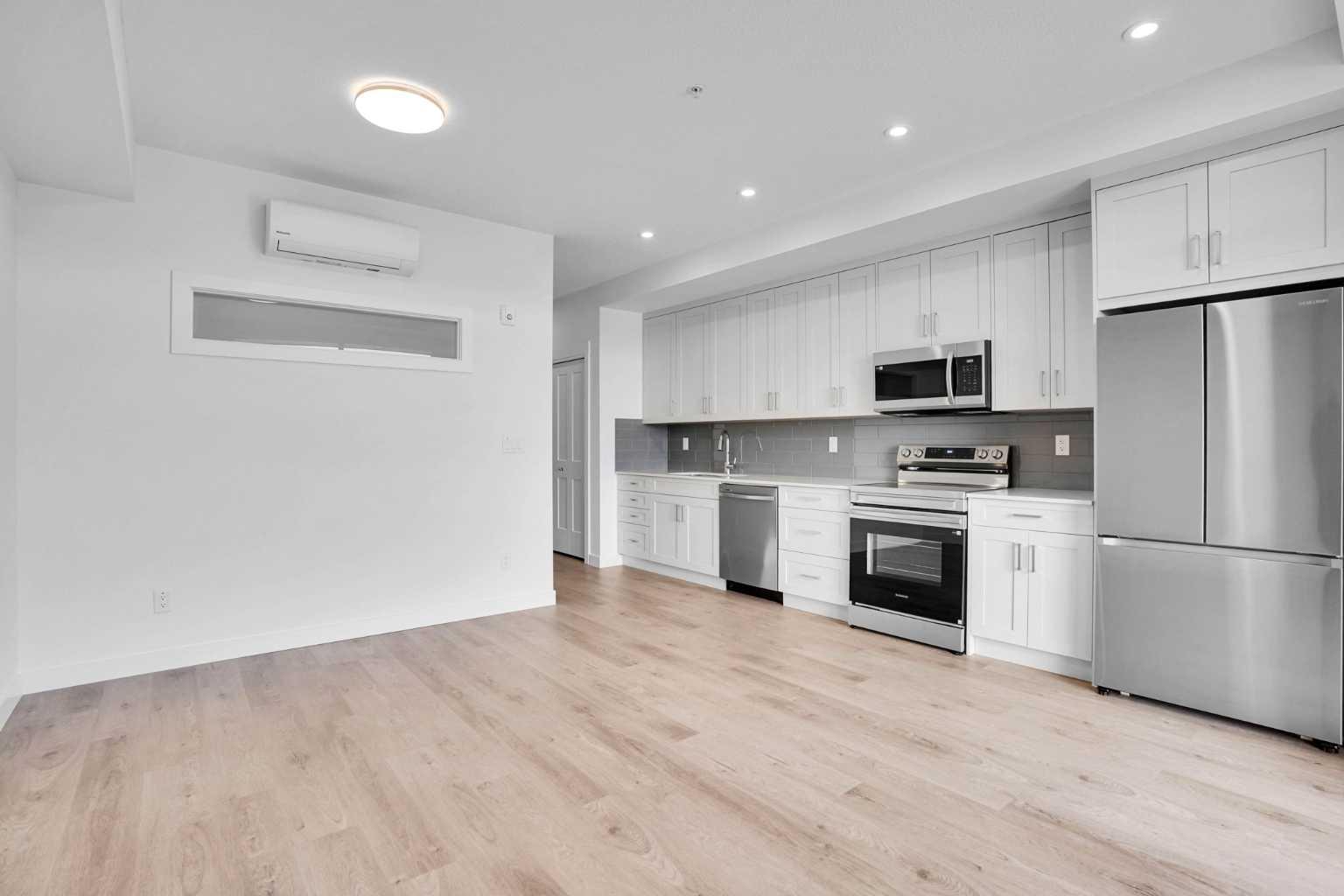 3302`, 3700 Seton Avenue SE