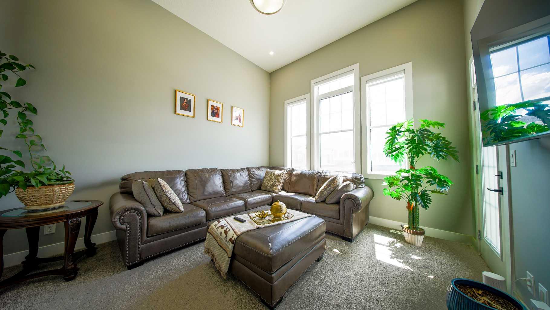 74 Carrington Crescent NW