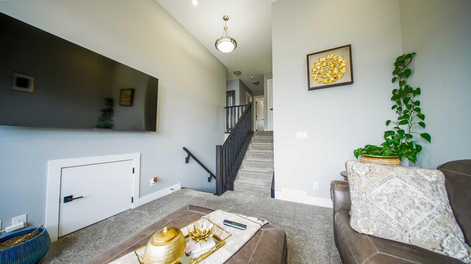 74 Carrington Crescent NW