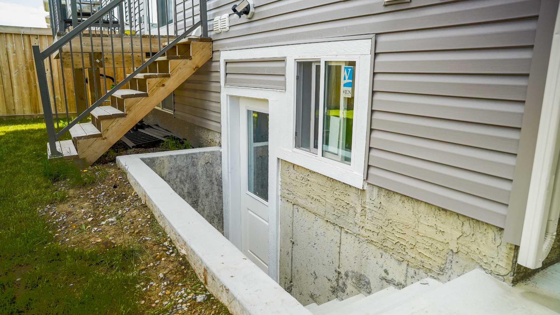 74 Carrington Crescent NW