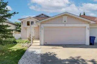 7 Canoe Close 