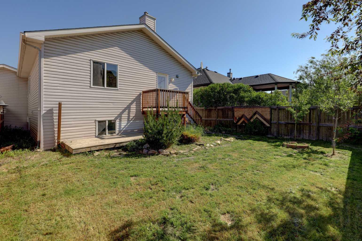 7 Canoe Close 
