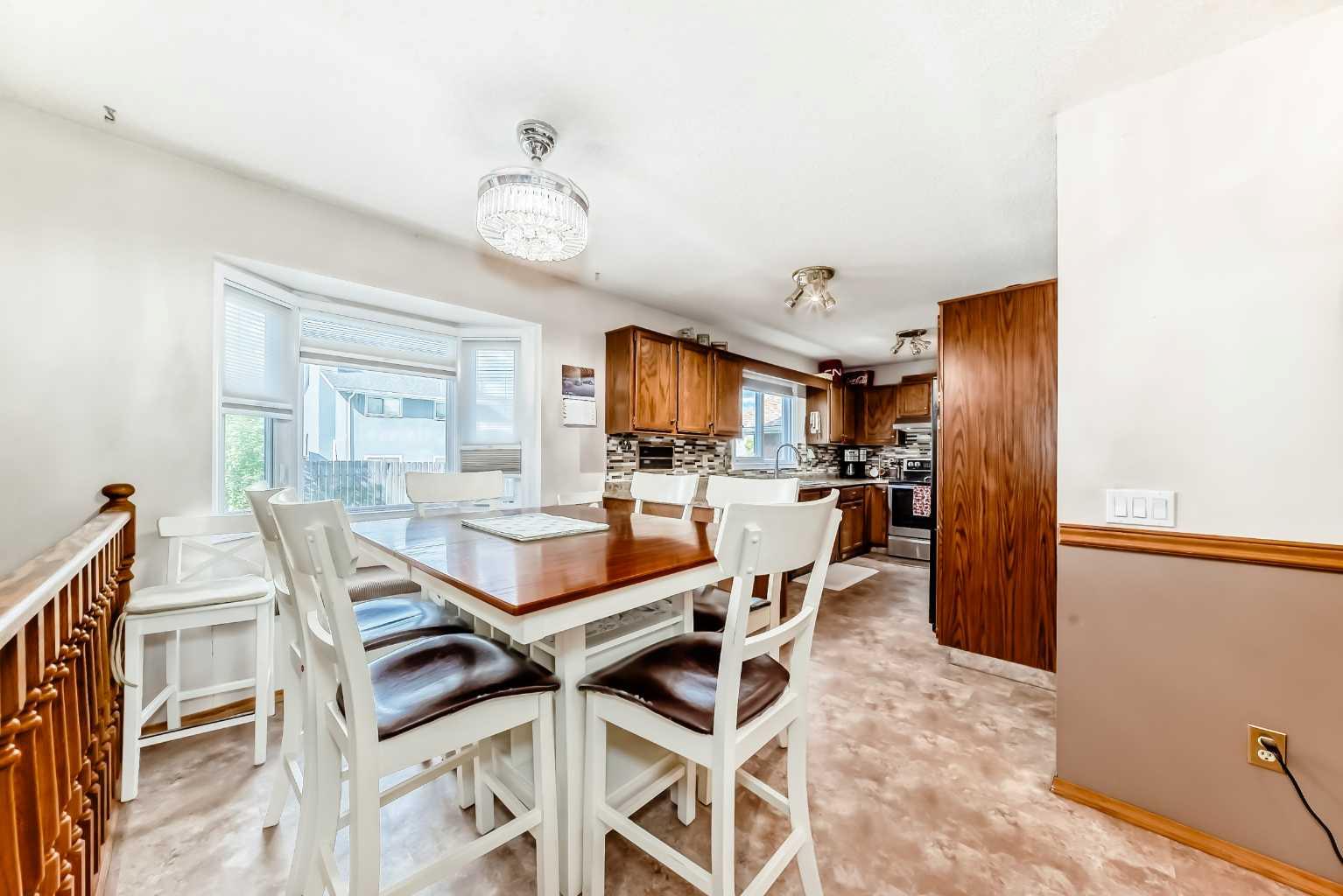 88 Castlefall Way NE