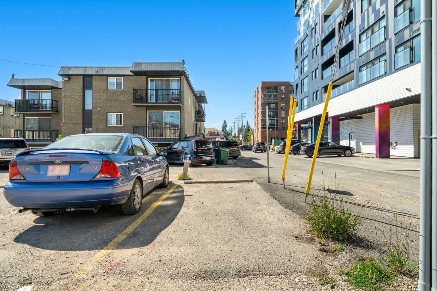 14, 2906 17 Avenue SW