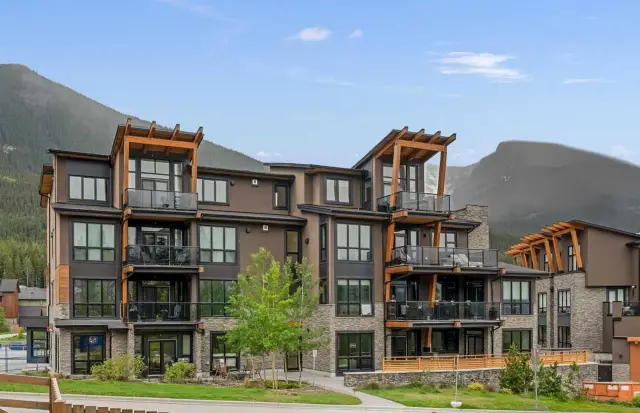 101, 101A Stewart Creek Rise 