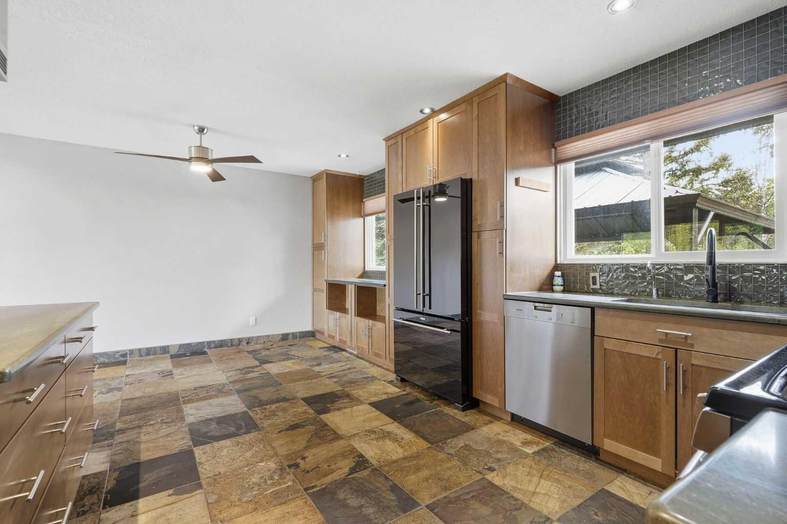 316 Canniff Place SW