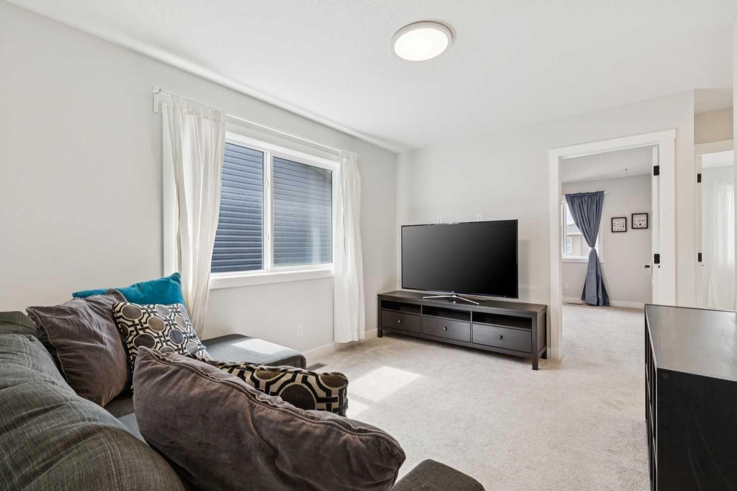 198 Legacy Reach Crescent SE