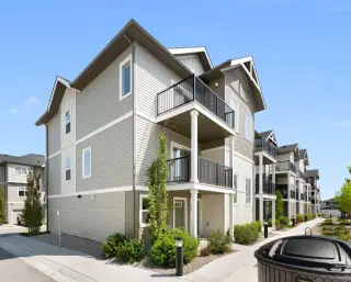 402, 24 Rivercrest Drive 