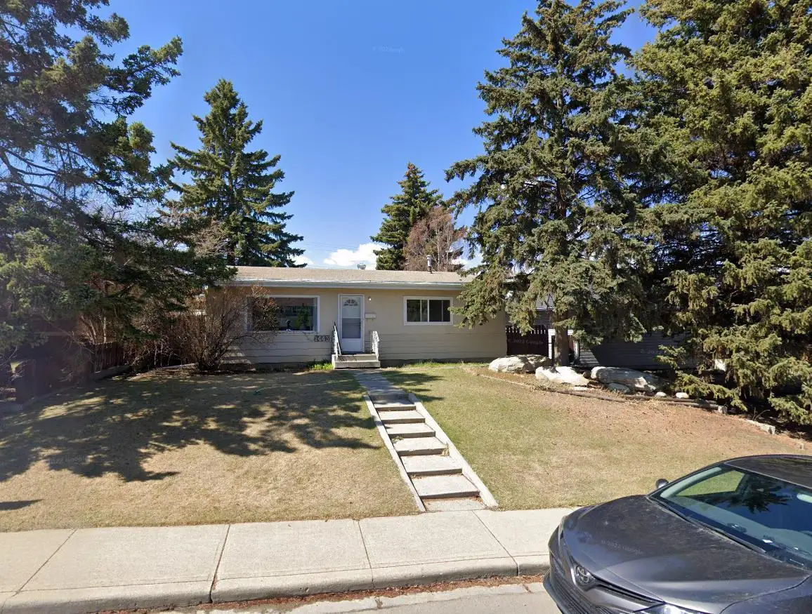 1443 44 Street SW