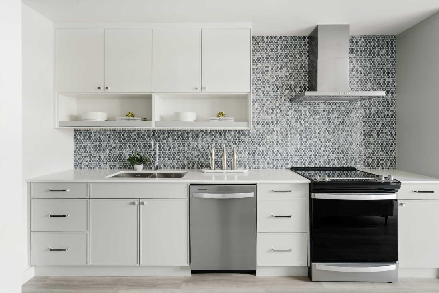 302, 60 Water Cove SE