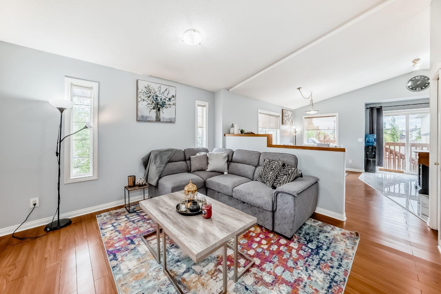 98 Canoe Square SW