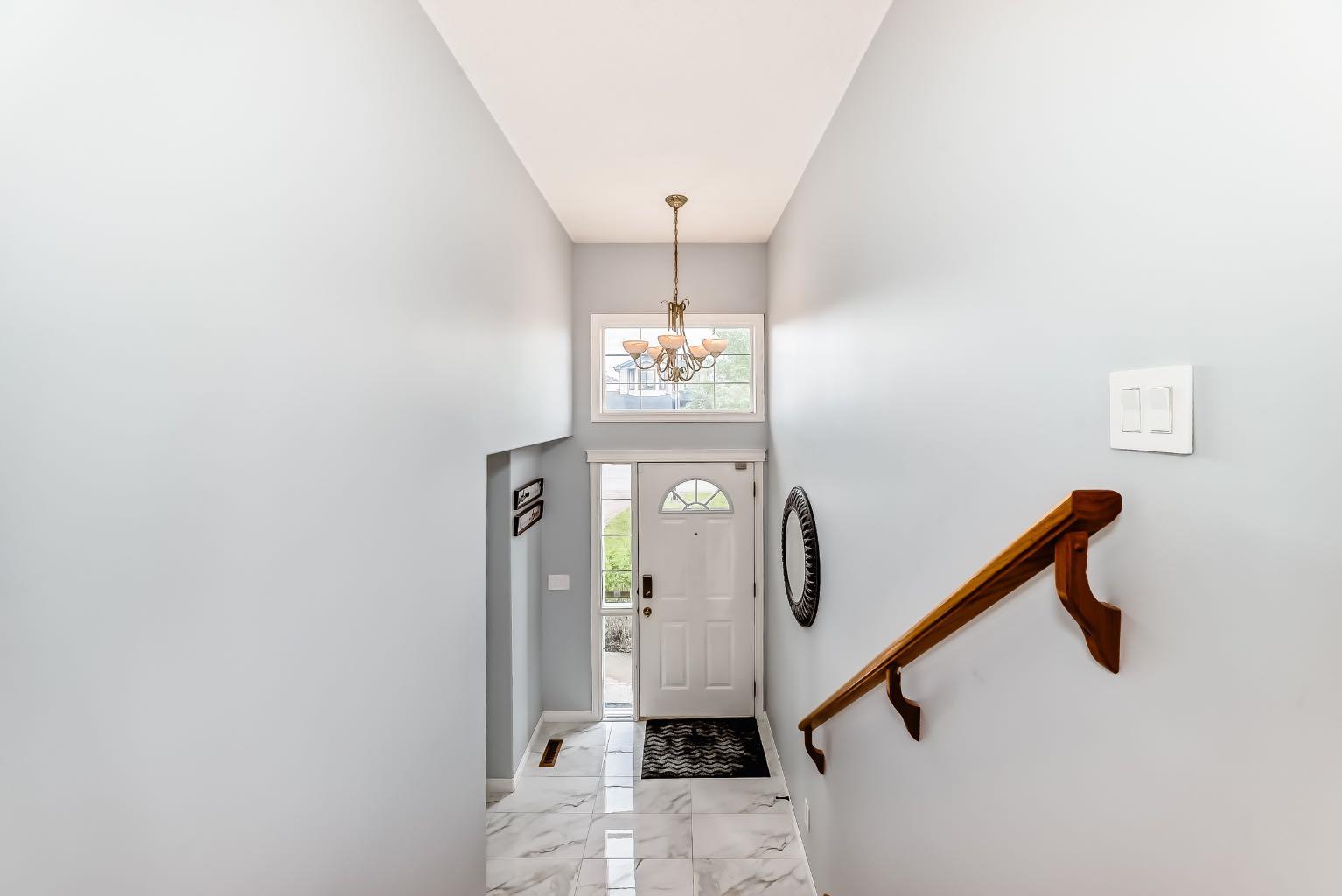 98 Canoe Square SW