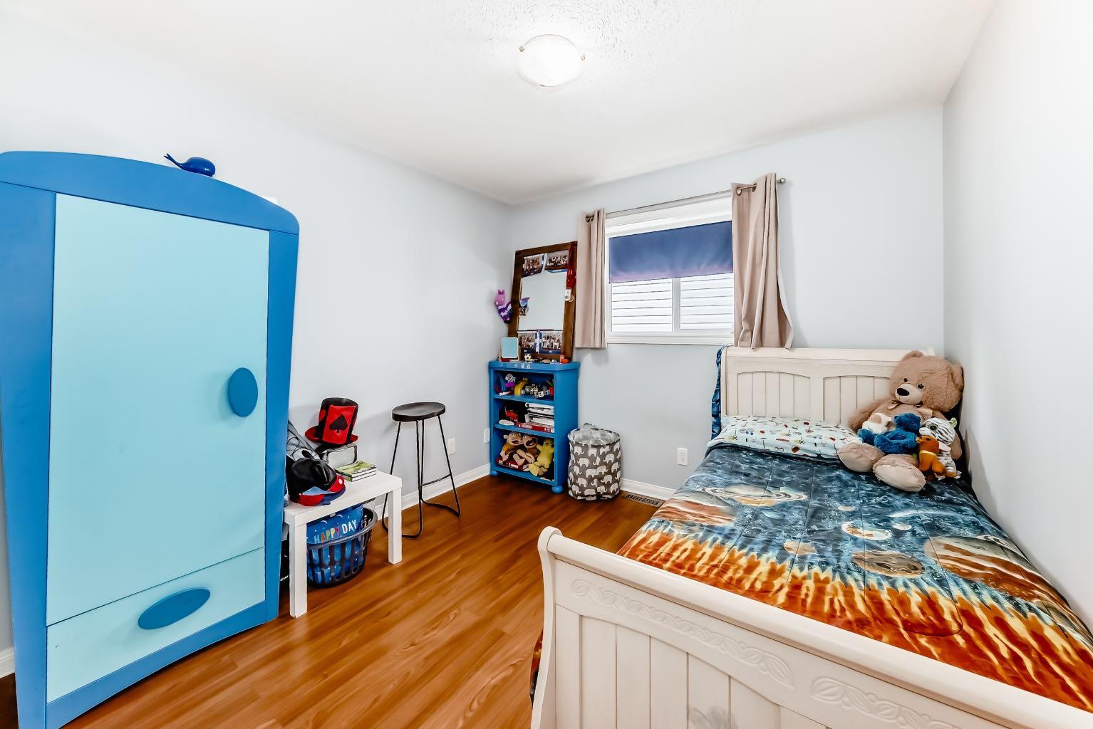 98 Canoe Square SW