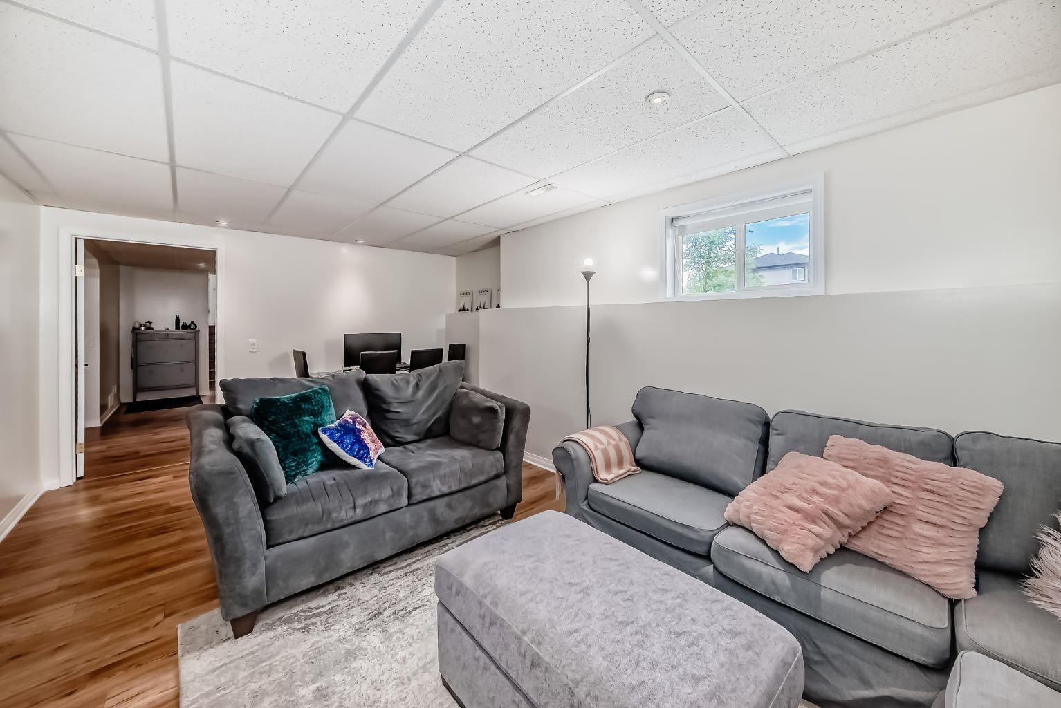 98 Canoe Square SW