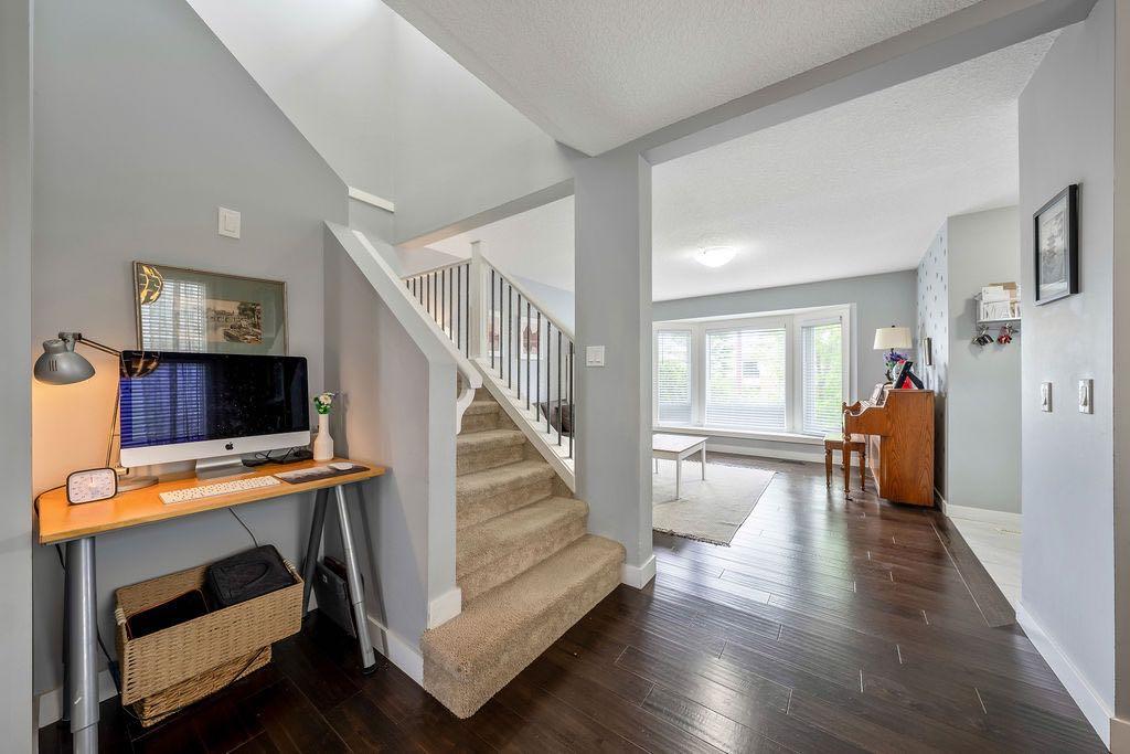 15 Woodmont Green SW