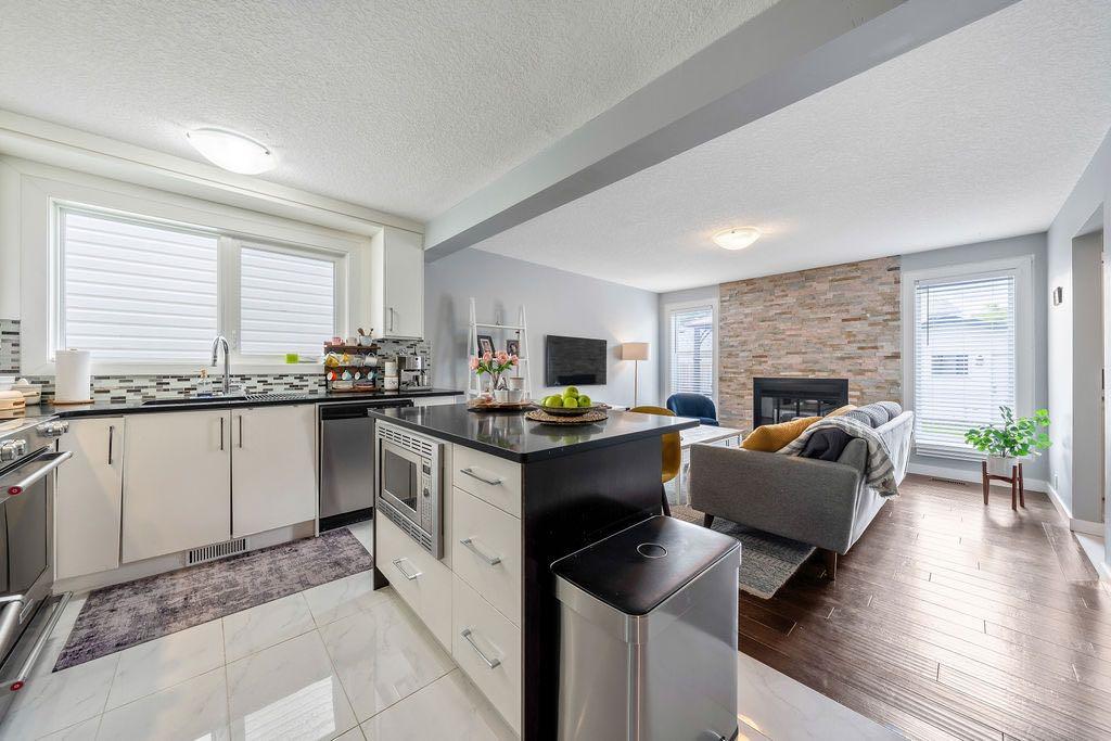 15 Woodmont Green SW