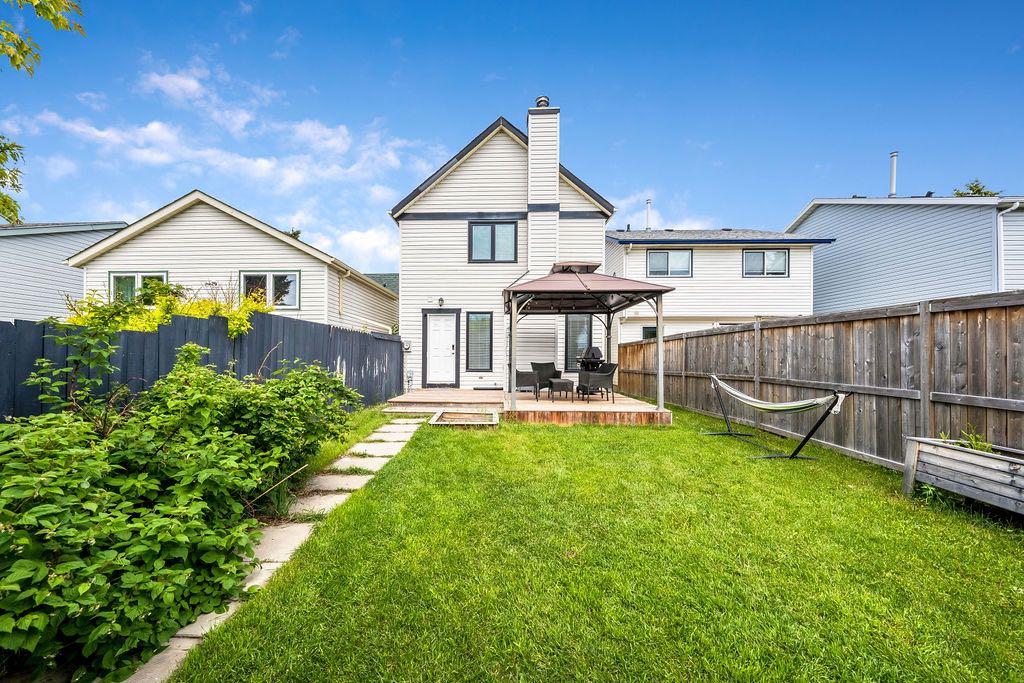 15 Woodmont Green SW